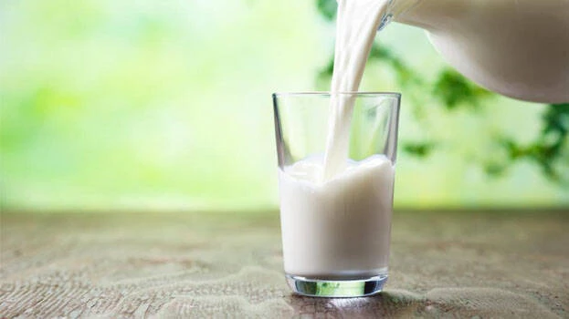 പാല്‍ വാങ്ങുമ്ബോള്‍ ശ്രദ്ധിച്ചില്ലെങ്കില്‍ പണി കിട്ടും, ഉപയോഗിക്കും മുമ്ബ് നിര്‍ബന്ധമായും ചെയ്യേണ്ട ഒരു കാര്യമുണ്ട്