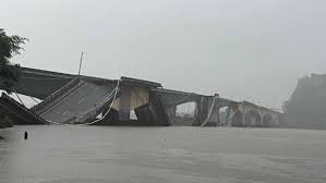 കാര്‍വാറില്‍ കാളി പാലം തകര്‍ന്നു; ഒരാള്‍ക്ക് പരിക്ക്