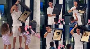 ഇതൊക്കെ നിസ്സാരം; യൂട്യൂബ് ചാനല്‍ തുടങ്ങി മണിക്കൂറുകള്‍ക്കുള്ളില്‍ ഡയമണ്ട് പ്ലേബട്ടണ്‍ സ്വന്തമാക്കി ക്രിസ്റ്റ്യാനോ