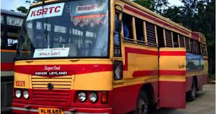 KSRTC ബസിന്റെ വാതില്‍ യാത്രയ്ക്കിടെ അടര്‍ന്നുവീണു; വീഴാനാഞ്ഞ ഡ്രൈവര്‍ക്ക് രക്ഷകയായി യുവതി